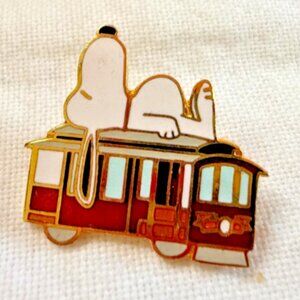 Vintage Peanuts Snoopy Collectible Enamel Lapel Pin San Francisco trolley 1"